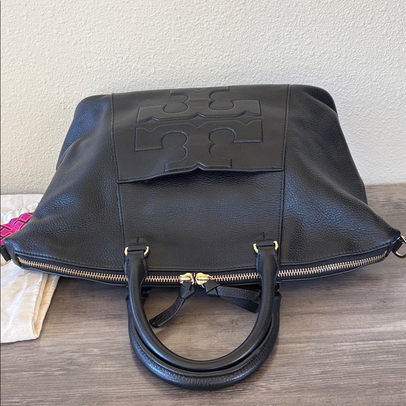 Tory Burch Bombe T Satchel handbag in black leather - Picture 5 of 13